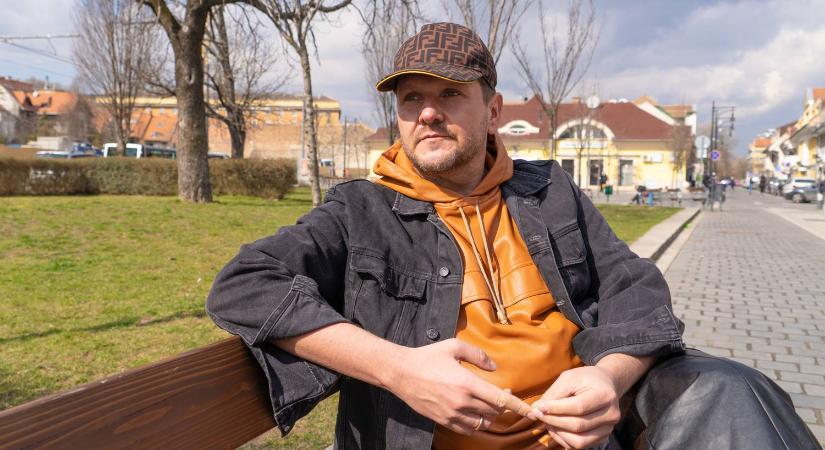 Lakatos Márk válaszolt Tóth Gabi vádjaira, rá se ismerni Johnny Deppre ősz hajjal és szakállal