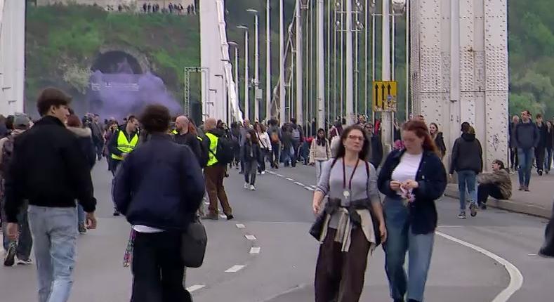 Ismét hátráltatták riportereink munkáját a pride-párti tüntetésen  videó