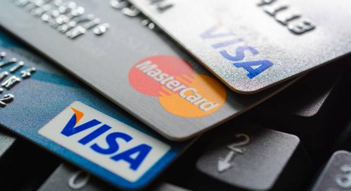 Európa betiltaná a Visa és a Mastercard kártyákat? Ez terjed az interneten