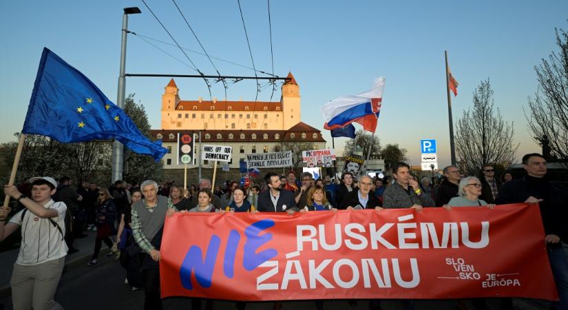 A parlamenti többség elutasította az „orosz törvény” vádját az NGO-jogszabály kapcsán