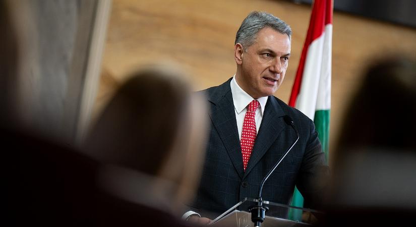 Lázár listája: megfúrt beruházások sokaságát sorolja az építési miniszter