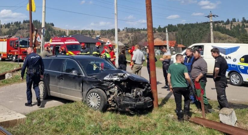 Vonat ütközött személygépkocsival Hargita megyében