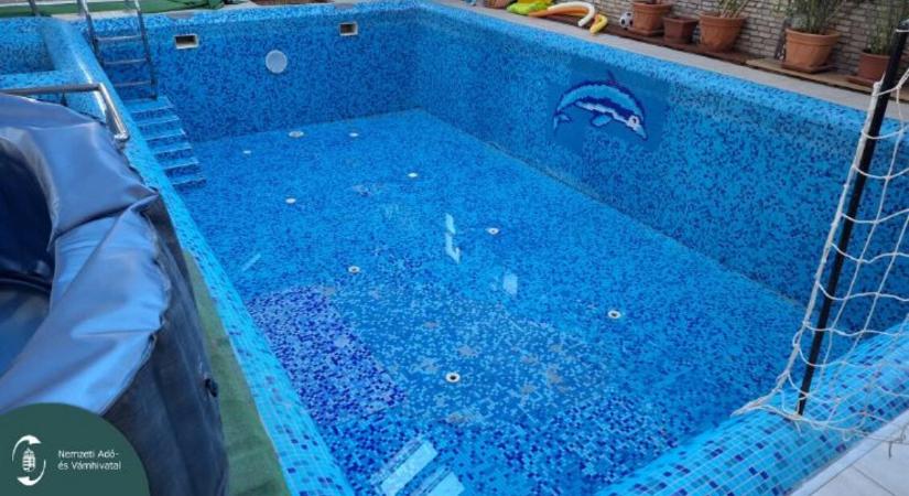 Bűzös wellness-szállóra csapott le a NAV: a medence vize is fertőzött volt