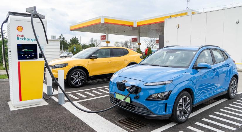 A 100 éves Shell Magyarország bekapcsolta a 100. töltőjét