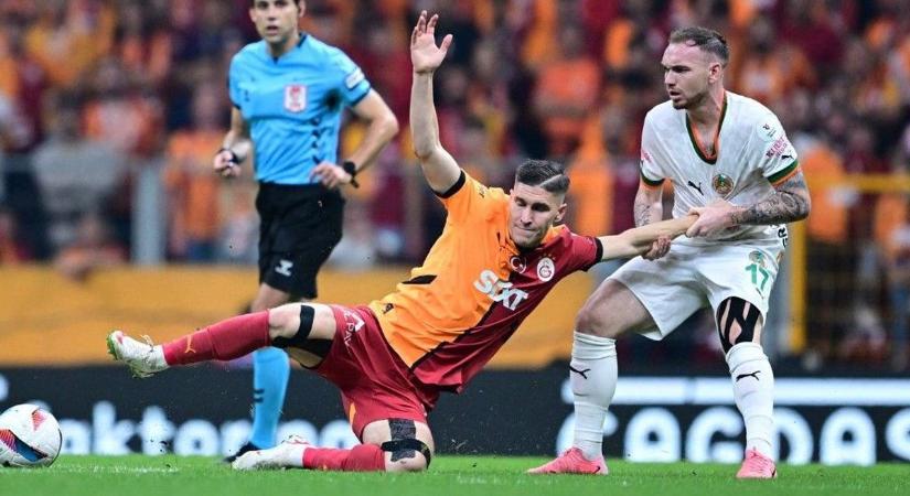 Durván nekiestek a kommentelők Sallai Rolandnak!