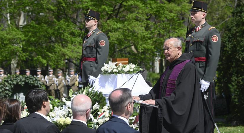 Wachsler Tamást a Fiumei úti Sírkertben helyezték örök nyugalomra