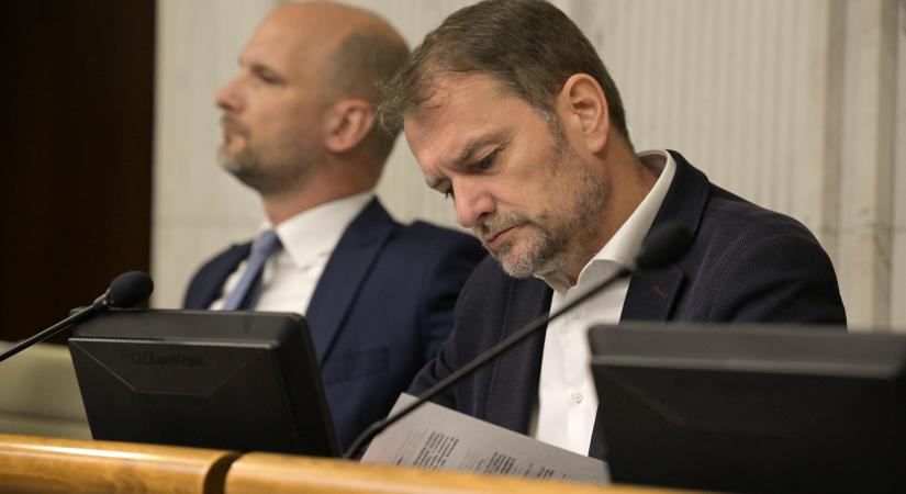 A parlament elutasította a képviselők fizetésének befagyasztására irányuló ellenzéki javaslatot