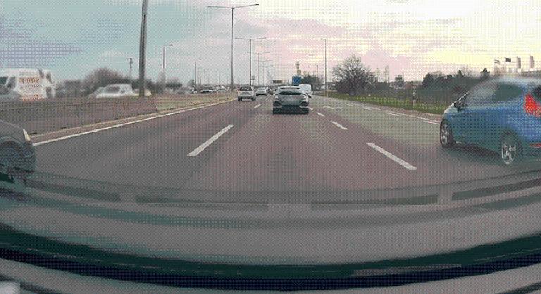 Kis híja volt, hogy nem okozott tömegbalesetet egy sofőr