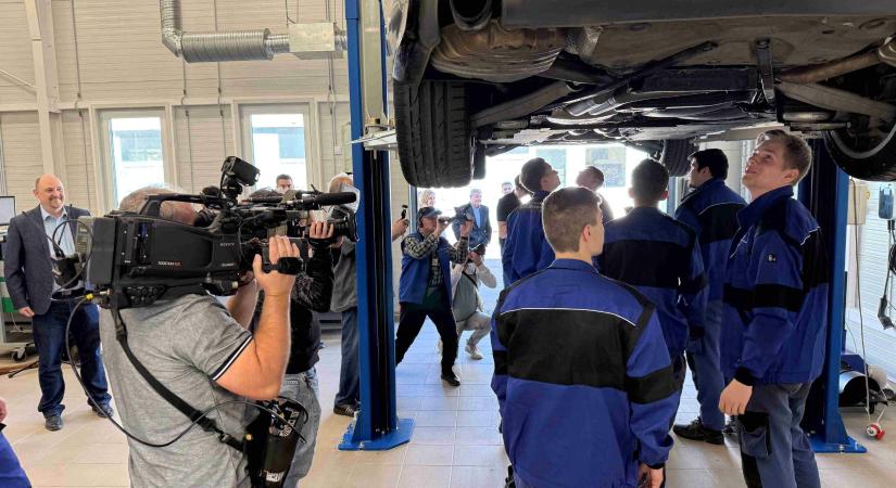 A szakmai jövőre is gondol a Porsche Hungária