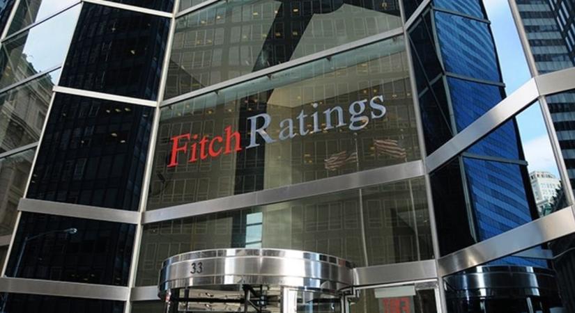 Fitch: jelentősen lassítja a globális növekedést a vámháború