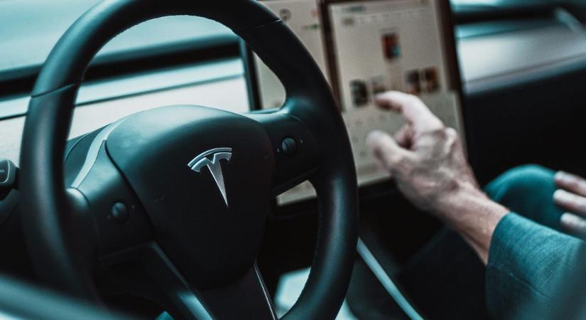 Ezek a legkeresettebb e-autók: a Tesla előzte a BMW-t