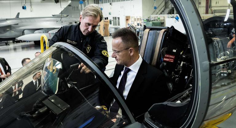 Új Gripen vadászgépekkel bővül a magyar légierő flottája