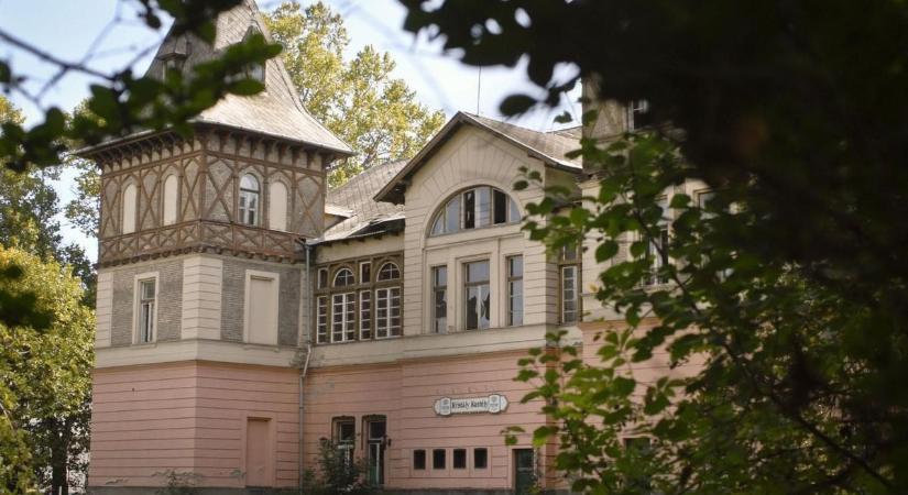 Hatvan éke lehetett volna, de szellemtanya maradt a Kristály Kastély