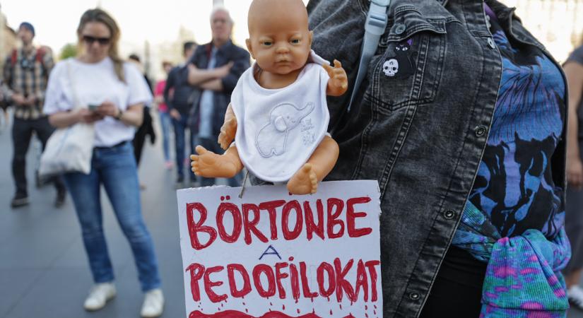 Váratlan dolog történt a Lakatos Márk elleni tüntetésen, olyanok jelentek meg a Kossuth téren, akikre nem számítottak
