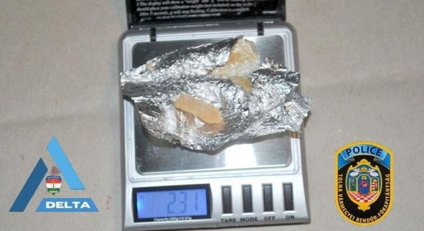 Közel 700 gramm drogot találtak egy ozorai férfi autójában (videóval)