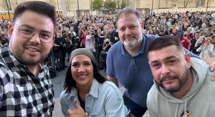 A Szuverenitásvédelmi Hivatal kirúgott kutatójával kiegészülve tüntetett Lakatos Márk ellen Ábrahám Róbert és Tóth Gabi