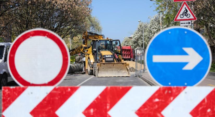 Megnyitják Győr forgalmas útját, felújítják a jelzőlámpákat