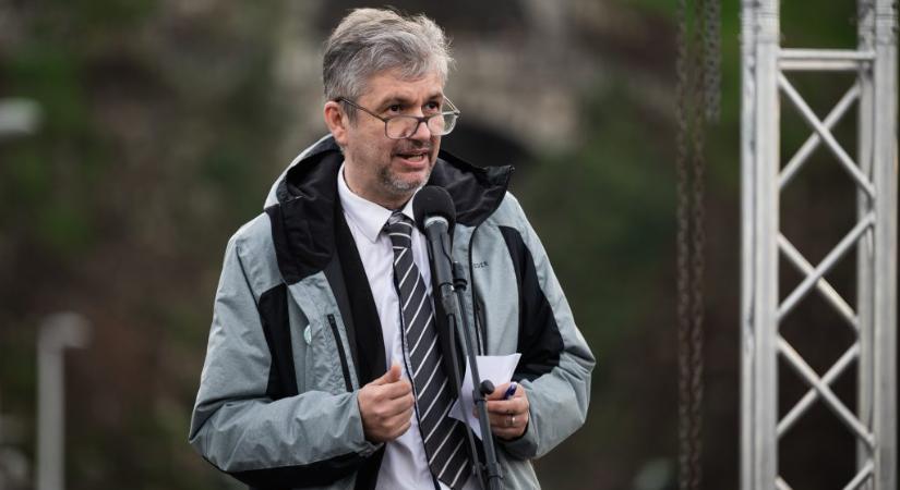 Hadházy szerint már készen van a határozat, ami megtiltja, hogy újra tüntessenek az Erzsébet hídon
