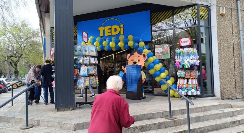 TEDi-mánia a városban: még az automata ajtó is beadta a kulcsot (galéria)