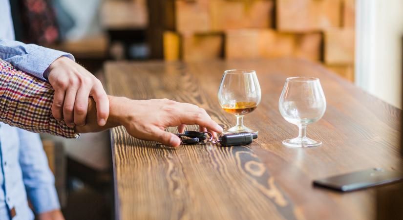 Locsolkodóknak nem árt tudni: ittas vezetésért a jogsi és a biztosítás is ugorhat