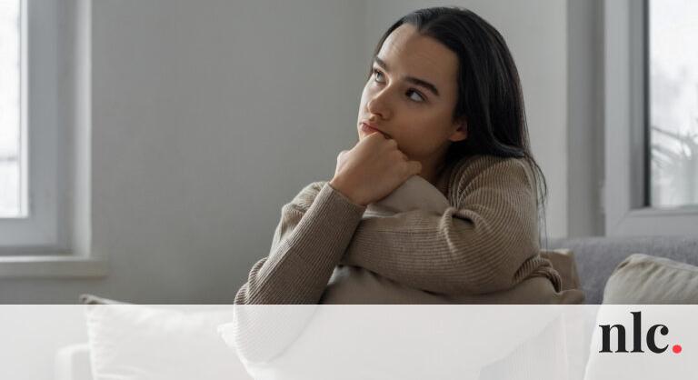Inkább otthon maradsz, minthogy a barátaiddal töltenéd az időt? Ezt jelenti a pszichológia szerint