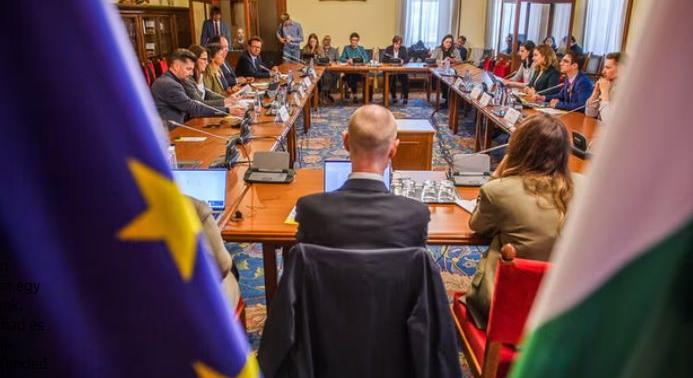 Magyarország „gyorsan rossz irányba megy” – figyelmeztetnek az uniós törvényhozók látogatása után