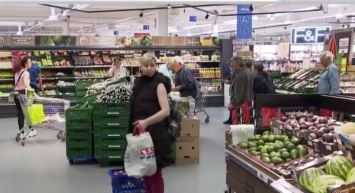 Nagybevásárlás a húsvéti ünnepek előtt  videó