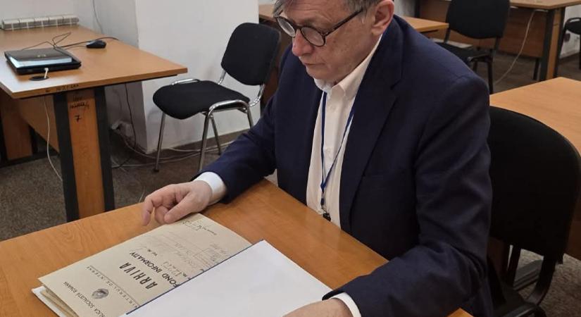 Bemutatja a Szekuritáténak adott nyilatkozatát Antonescu