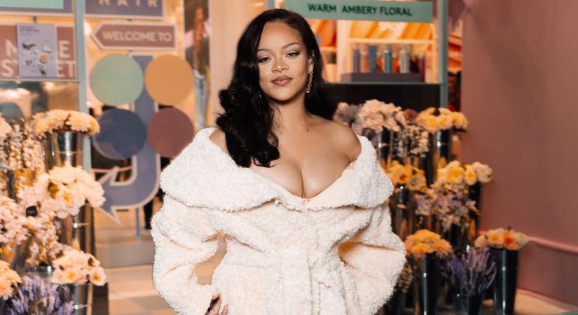 Nincs férfi, aki nemet mondani neki az oltárnál: Rihanna szexi mennyasszonyként vetkőzött fehérneműre