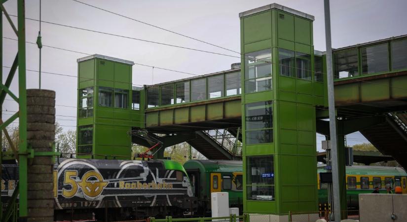 Kipróbáltuk! Videón a vasútállomás új, légkondis liftjei