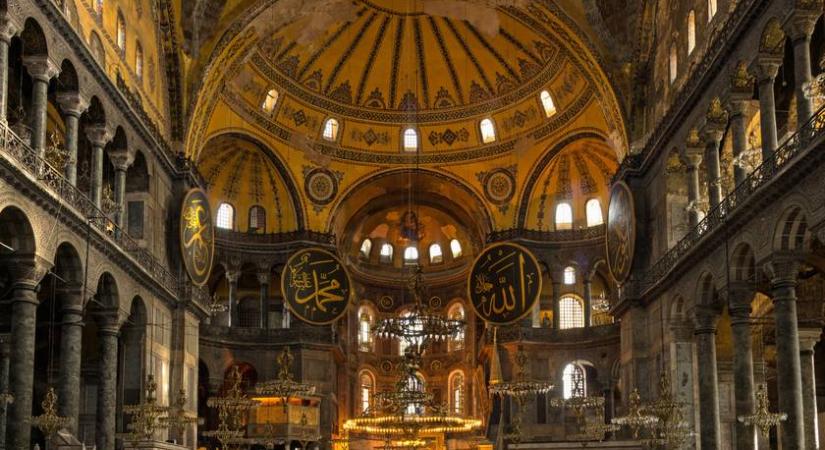 Megújul Isztambul fő turistalátványossága: felújítják a Hagia Sophiát