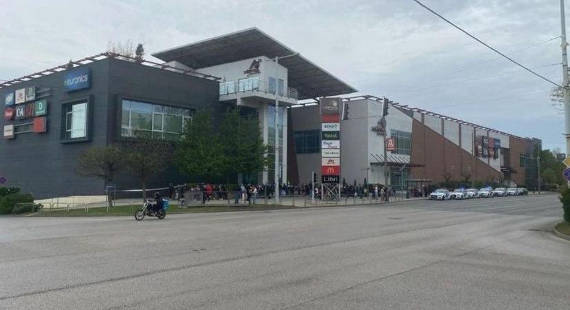 Bombariadó az egyik dunántúli megyeszékhelyen - Több intézmény és a pláza is érintett