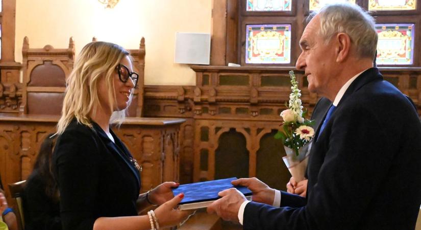 Bölcsődei dolgozók odaadó munkáját köszönték meg Kaposváron, íme a díjazottak névsora