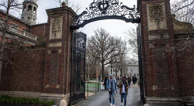 A Fehér Ház antiszemitizmusra hivatkozva a külföldiek felvételének betiltásával fenyegette meg a Harvardot