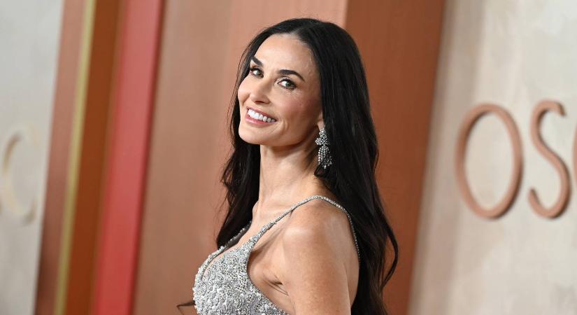 Elképesztő dögös Demi Moore az egyik legújabb címlapfotoján