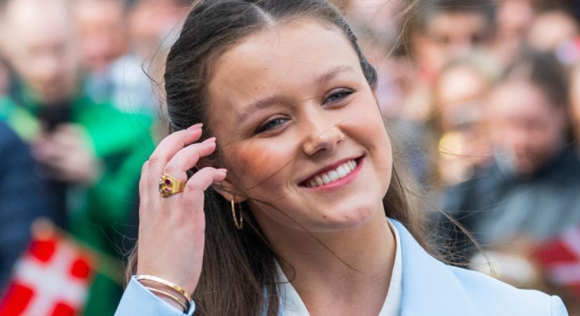 Hamupipőkeként ragyogott báli ruhájában a 18 éves dán hercegnő