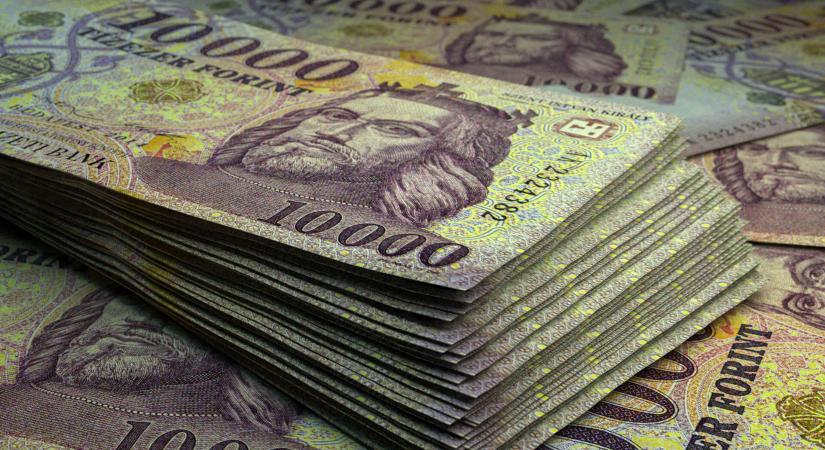 KSH: februárban a bruttó átlagkereset 661 400 forint volt, 9,3 százalékkal meghaladta az egy évvel korábbit