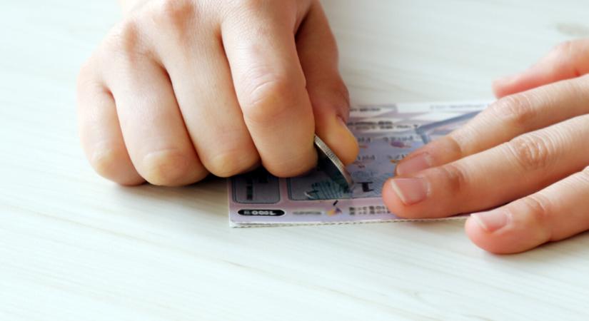 Közel 1 millió eurót nyert kaparós sorsjegyen egy hajléktalan férfi