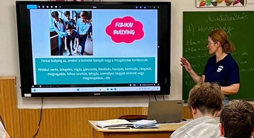 Bullying vagy viccelődés? Nagyon nem ugyanaz! A brutális valóságról beszéltek a gyerekeknek Mezőtúron is