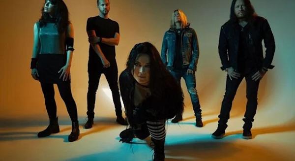 Egy kísértetjárta házban forgatta új klipjét az Evanescence: 'Afterlife'