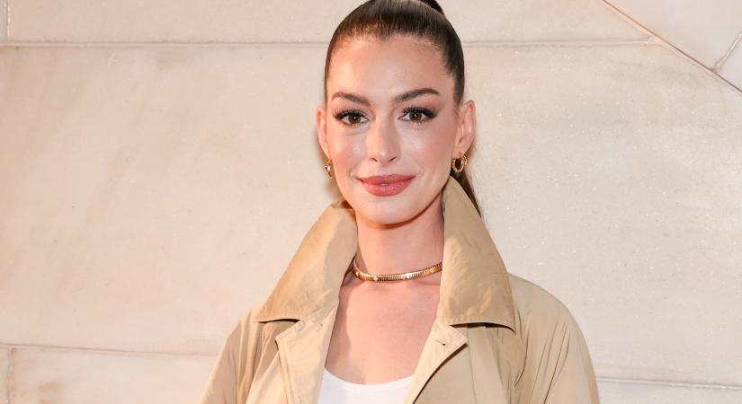 A 42 éves Anne Hathaway megváltozott arca láttán mindenki azt találgatja, plasztikáztatott-e a színésznő