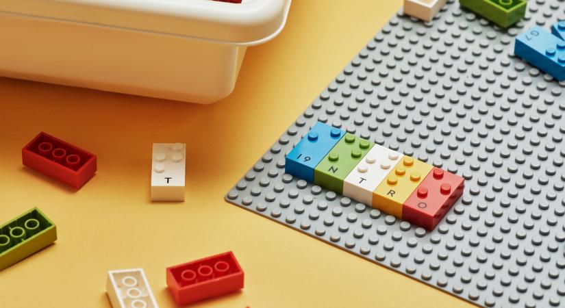 Lego segítségével tanulhatják meg a Braille-írást a látássérült gyerekek