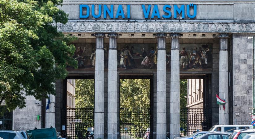 Ezrek munkája szűnhet meg a Dunaferrnél
