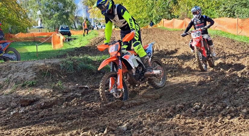 Népes mezőny húzhatja a gázkart a motocross pályán