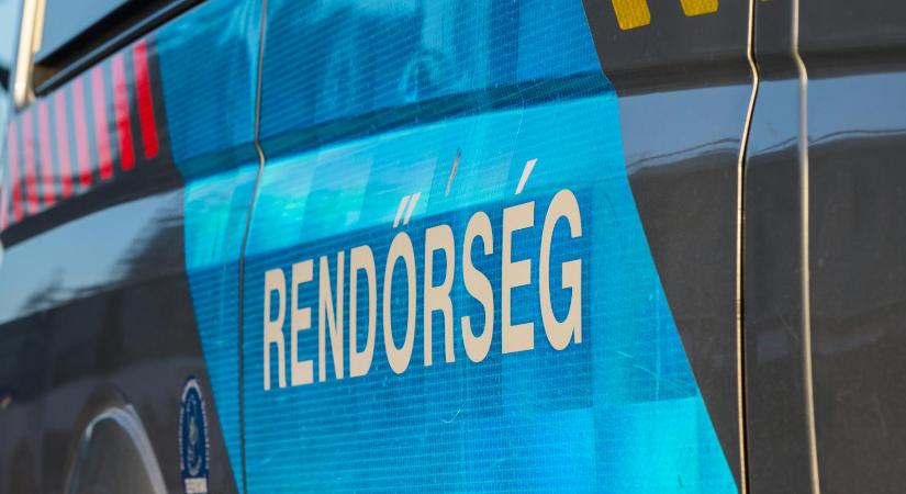 „Repülni fogtok, kutyák! Meg fogtok dögleni!” - Elfogták a férfit, aki bombákkal fenyegetett Tatabányán