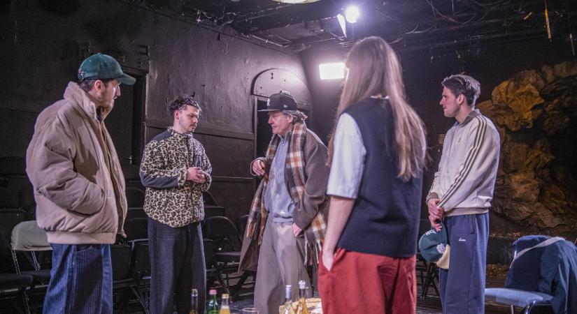 Kegyetlen tetemrehívás, torokszorító látlelet a 2031 a Katona József Színház Kamrájában