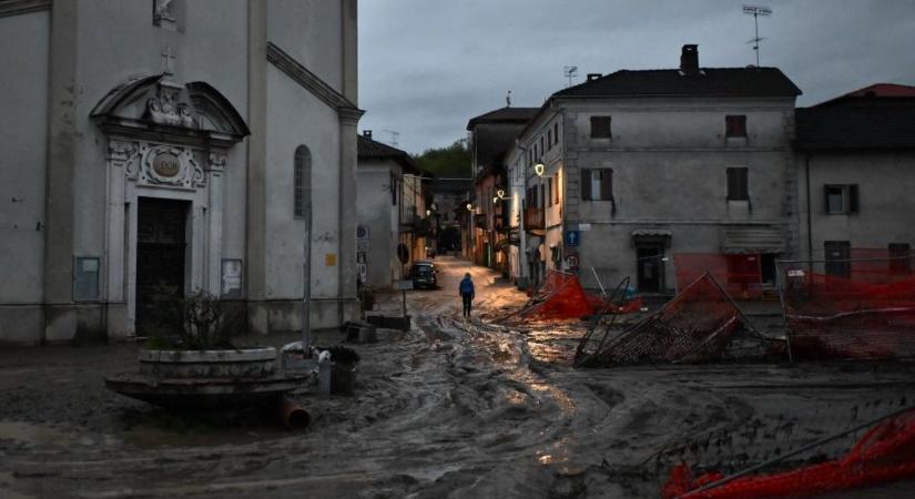 A vihar áldozatai: apa és fia autójukkal egy víznyelőbe zuhantak, amikor menteni indultak
