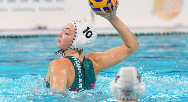 Az olimpiai döntős legyőzésével kezdtek a női pólósok