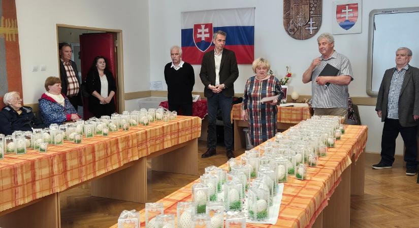 Csipketojások ragyogása Szőgyénben