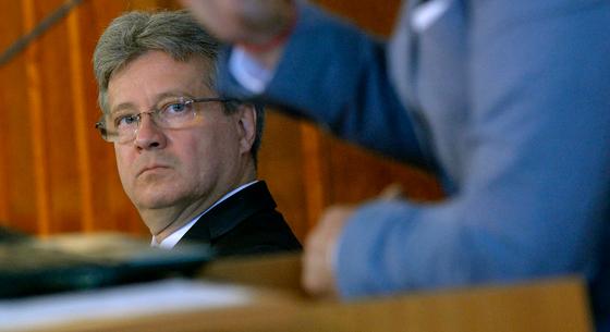 Két hónappal ismét meghosszabbították Suha György volt tiszteletbeli konzul letartóztatását
